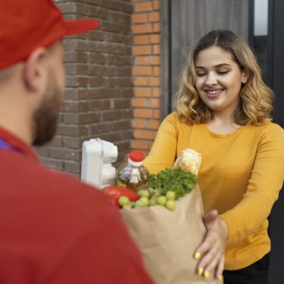 courier-delivering-groceries-home